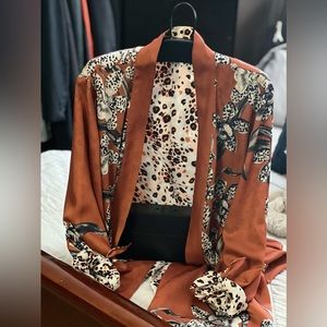 Chico’s reversible leopard duster length kimono. Satin like texture.